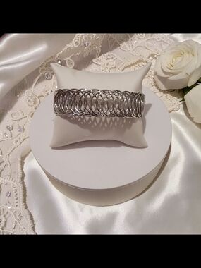New Plunder Silver Coil Stretch Bracelet